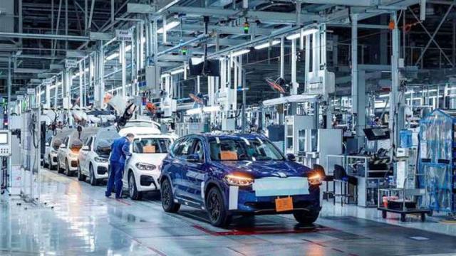 مصنع سيارات BMW