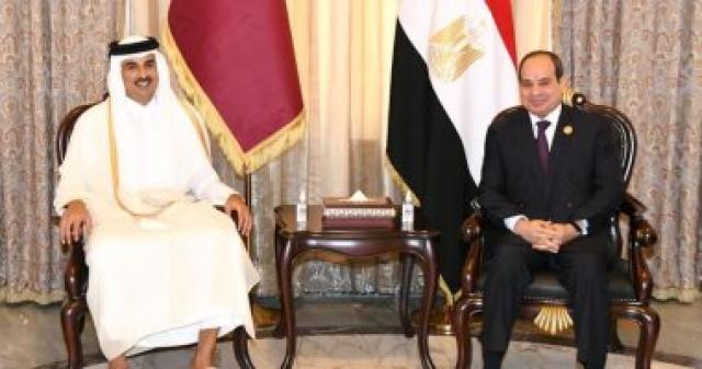 الرئيس عبد الفتاح السيسي مع الأمير تميم بن حمد آل ثاني
