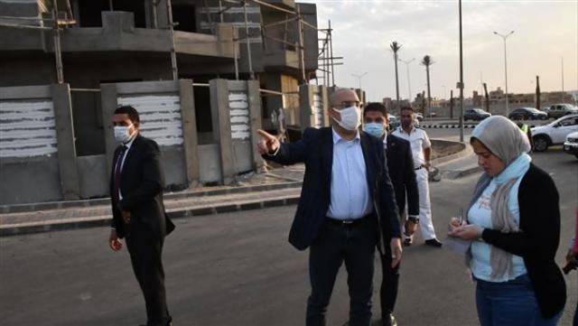 وزير الإسكان يتفقد مشروعات بالقاهرة الجديدة