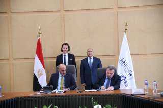 وزير النقل يشهد توقيع البروتوكول التنفيذي لافتتاح برامج أكاديمية مصر للنقل السككي بين شركة ألستوم الفرنسية