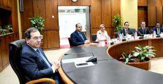 ”الملا” يسلم الرخصة الثانية لتموين السفن بالوقود بالموانئ المصرية لشركة بنينسولا العالمية