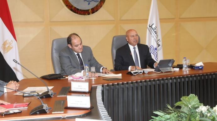 وزير النقل يبحث مع وزير التجارة والصناعة آخر المستجدات الخاصة بتعظيم تجارة الترانزيت وتوطين صناعة النقل في مصر ودعم حركة التجارة الى الدول الافريقية
