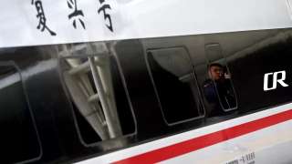 بالفيديو إطلاق قطار صيني فوق الماء بسرعة 350 كيلومترا في الساعة