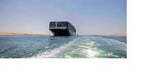 قناة السويس.. إنقاذ سفينة بضائع ترفع علم تنزانيا من الغرق