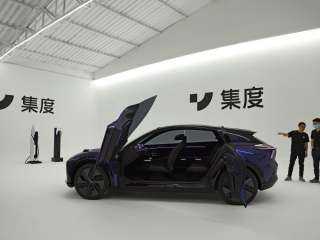 رئيس وزراء الصين يحث على التوسع في قطاع السيارات الكهربائية