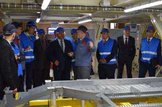 وزير النقل يبحث إنشاء مصنعين بالإسكندرية لإنتاج القطارات الكهربائية