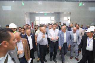 وزير الصناعة والنقل يتفقد الخط الثاني للقطار الكهربائي السريع في المسافة من القاهرة حتى المنيا ومنطقة وادي سريرية الصناعية في المنيا