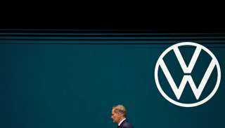 فولكسفاغن تتكبد خسارة بقيمة مليار يورو بسبب الرسوم الأميركية ومشاكل لدى بورشه