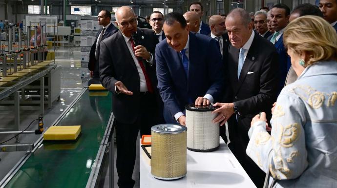 رئيس الوزراء يفتتح مصنع ”المنصور لتصنيع فلاتر المركبات والفلاتر الصناعية”