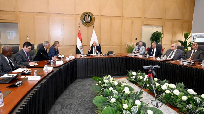 وزير الصناعة والنقل يبحث مع رئيس فولكس فاجن الألمانية تصنيع بعض طرازاتها في مصر