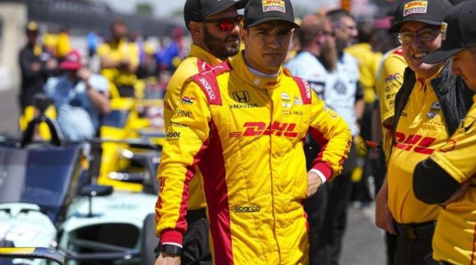 النيوزبلندي ديكسون بطل سباقات إندي كار يحصل على لقب فارس في بلاده