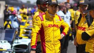 النيوزبلندي ديكسون بطل سباقات إندي كار يحصل على لقب فارس في بلاده