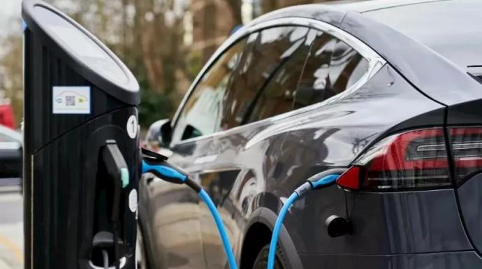 سائقو السيارات الكهربائية وسط لندن يدفعون رسوم الازدحام المروري لأول مرة