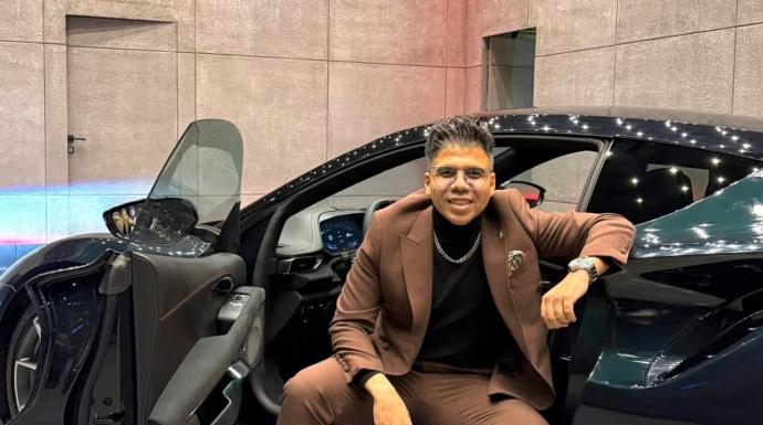 سيارة عمر كمال الجديدة تشعل السوشيال ميديا.. لوتس إميرا بقوة 400 حصان وسعر صادم