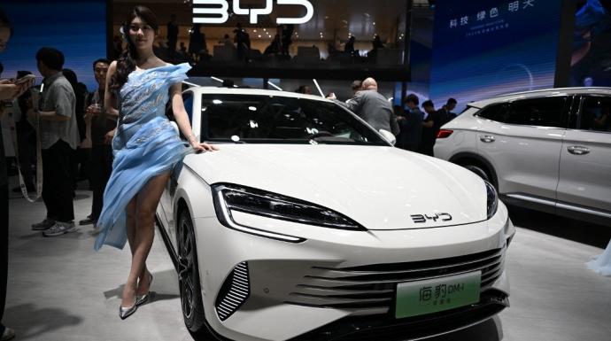 الصين تعلن التوصل إلى اتفاق مع الاتحاد الأوروبي بشأن واردات السيارات الكهربائية