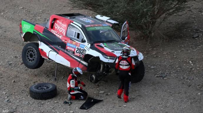 حادث يحرم ساندرز من استكمال سباق رالي داكار والعطية يستعيد صدارة فئة السيارات