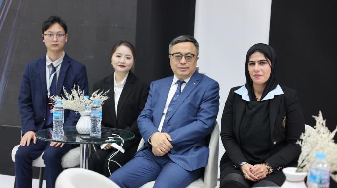 وفد «كايي أوتو» الصينية يتفقد جناح علامة KAIYI في معرض «أوتومورو 2026»