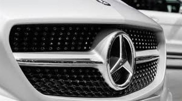 تراجع أرباح مرسيدس بنز بنحو النصف في 2025