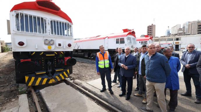 وزير النقل يتفقد ورش إيرماس المتخصصة في عمرة وصيانة جرارات السكك الحديدية