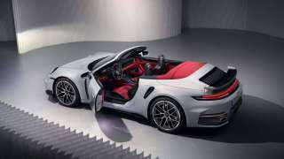 بورش 911 توربو إس 2026: سيارة هجينة فائقة الأداء تصل إلى 701 حصان