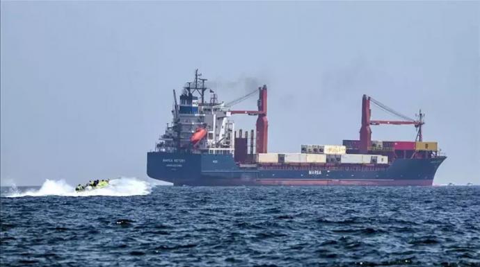 كيف تؤثر الحرب على حركة الشحن العالمية في مضيق هرمز؟