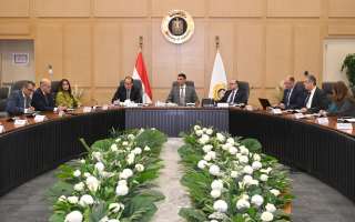 وزراء الصناعة والاستثمار والتجارة الخارجية والمالية يبحثون محاور برنامج تنمية صناعة السيارات  وتذليل مشاكل المصنعين