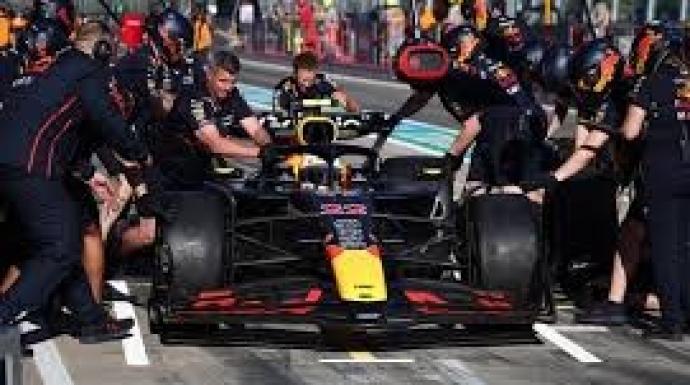 فيرستابن يخضع لأشعة على يديه بعد حادث في تصفيات سباق فورمولا-1 الأسترالي