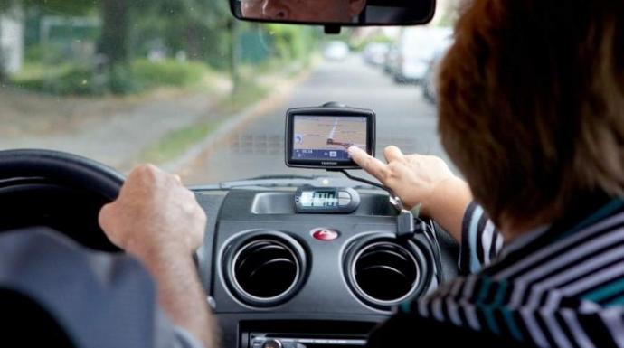 باحثون أمريكيون يطورون برنامجا لمساعدة برامج الملاحة في تحديد أقرب أماكن انتظار السيارات المتاحة