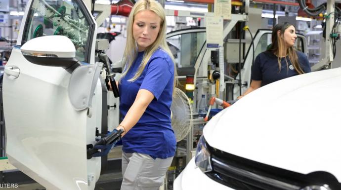 فولكسفاغن تعتزم الغاء 50 الف وظيفة وسط تراجع الأرباح