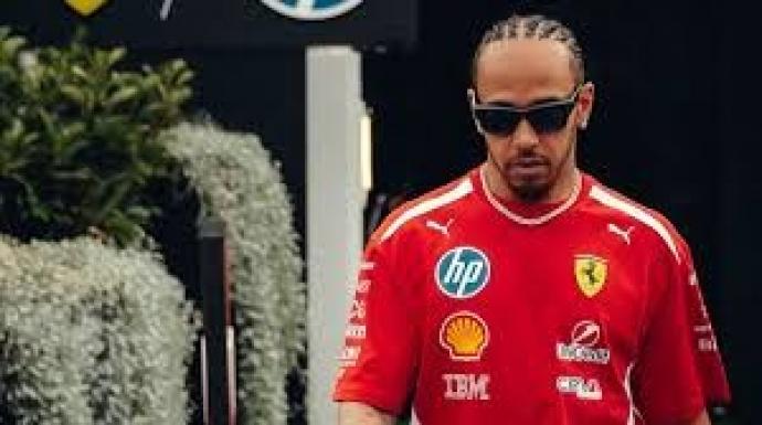 هاميلتون يطارد مرسيدس بحثا عن الصعود لأول منصة تتويج مع فيراري