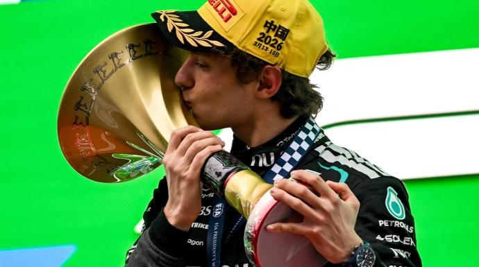 أنتونيلي يفوز بلقب سباق فورمولا-1 الصيني