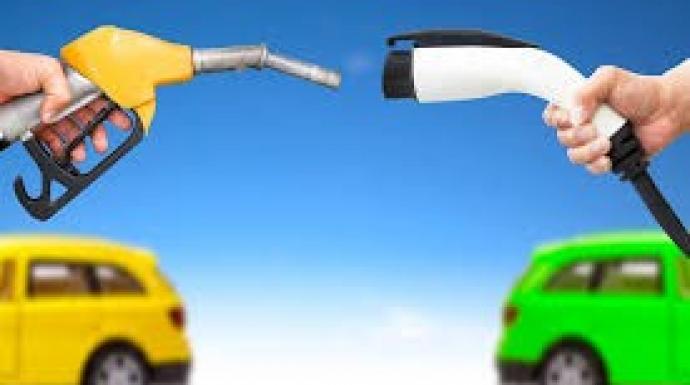 استطلاع: ارتفاع أسعار الوقود يعزز الإقبال على السيارات الكهربائية في ألمانيا