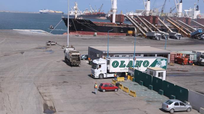 ميناء دمياط يدشن خدمة ترانزيت جديدة للشحنات عبر خط “الرورو” إلى دول الخليج