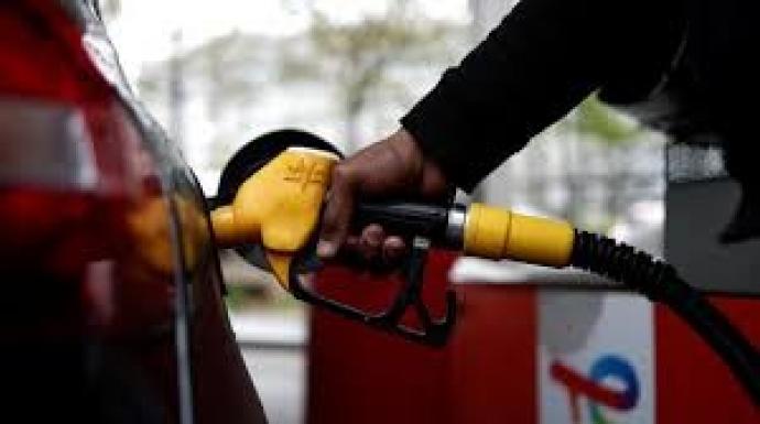 فرنسا تدعم التحول إلى الطاقة الكهربائية بدلا من مساعدات الوقود المؤقتة