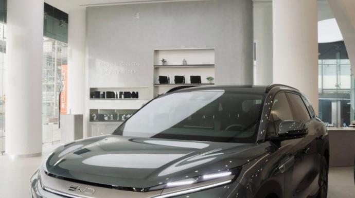 BYD تعزز حضورها في مصر بإطلاق ATTO 8 SUV العائلية ب7 مقاعد بتقنيات DM-i وأنظمة أمان متطورة