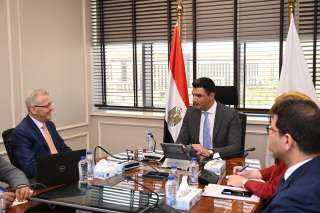 وزير الصناعة يبحث مع شركة ”جي بي أوتو” مشروعاتها الحالية وخططها التوسعية المستقبلية