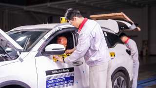 شيري تكشف عن مستقبل التنقل العائلي الذكي وتضع معايير جديدة للسلامة