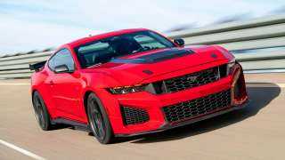 فورد تكشف عن قوة محرك سيارتها الجديدة موستانج دارك هورس إس.سي