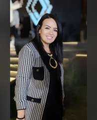 مهنية بدرجة إنسانة