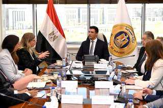 وزير الصناعة يبحث مع وفد شركة فولكس فاجن خطط الشركة للتوسع في صناعة السيارات في مصر