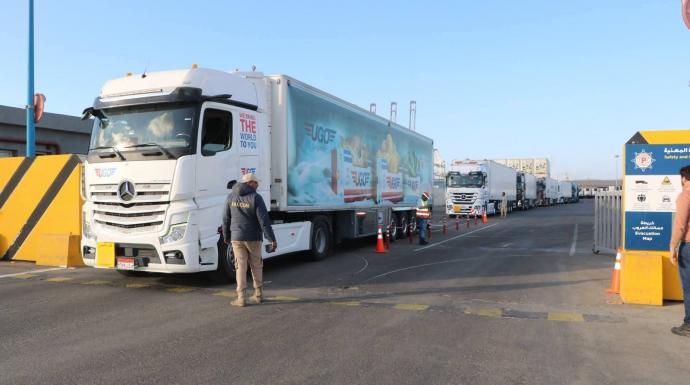 نشاط ملحوظ في حركة الترانزيت عبر خط “الرورو” بميناء دمياط يعزز تدفق البضائع إلى أسواق الخليج