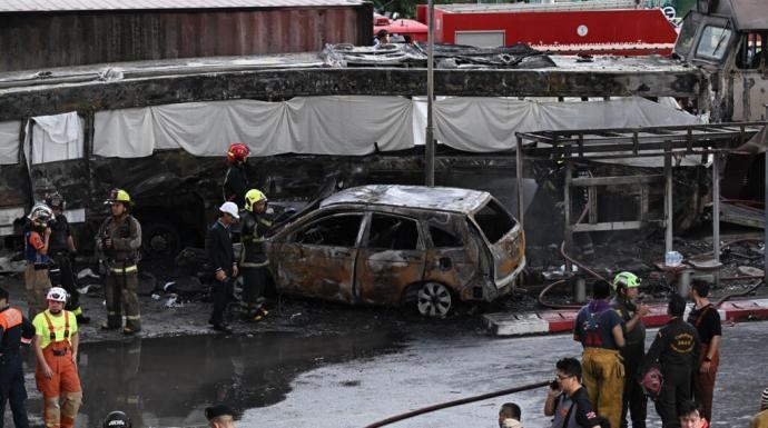 ثمانية قتلى على الأقل بتصادم قطار شحن وحافلة في بانكوك