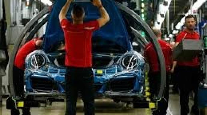 الصين: تراجع مبيعات السيارات يدفع رابطة سيارات الركاب الصينية إلى زيادة خفض توقعاتها السنوية