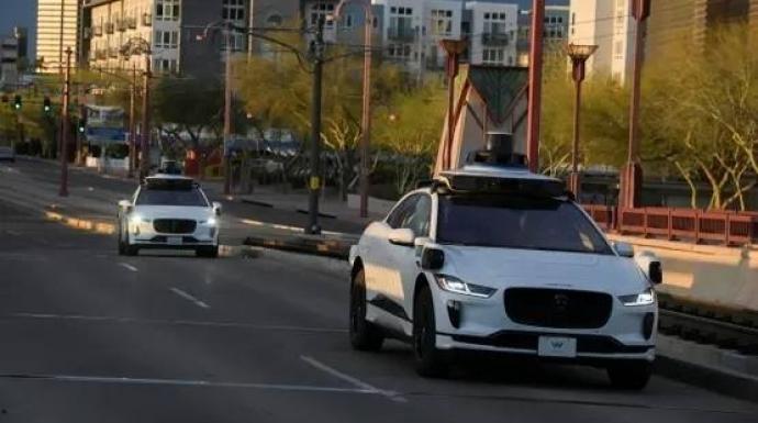 سيارات الأجرة ذاتية القيادة تثير المخاوف... وتفرض قيودا جديدة لحماية الطرق