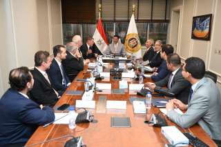 وزير الصناعة يبحث مع وفد شركة مرسيدس-بنز إيجيبت خطط الشركة للتوسع في مصر والتصدير للأسواق المجاورة