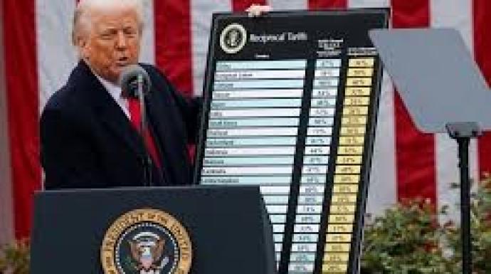 ترامب: واردات السيارات والصلب من كندا ستخضع لرسوم بنسبة 50% اعتبارا من 2027