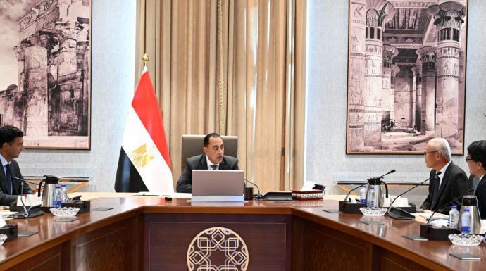 مدبولي يلتقي الرئيس التنفيذي لمجموعة ”تويوتا” والكشف عن تجميع فئة جديدة من سيارات ”تويوتا” بمصر